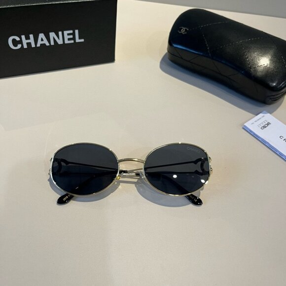 Chic Gold-Tone Chanel Shades with Sparkle - Picture 7 of 8